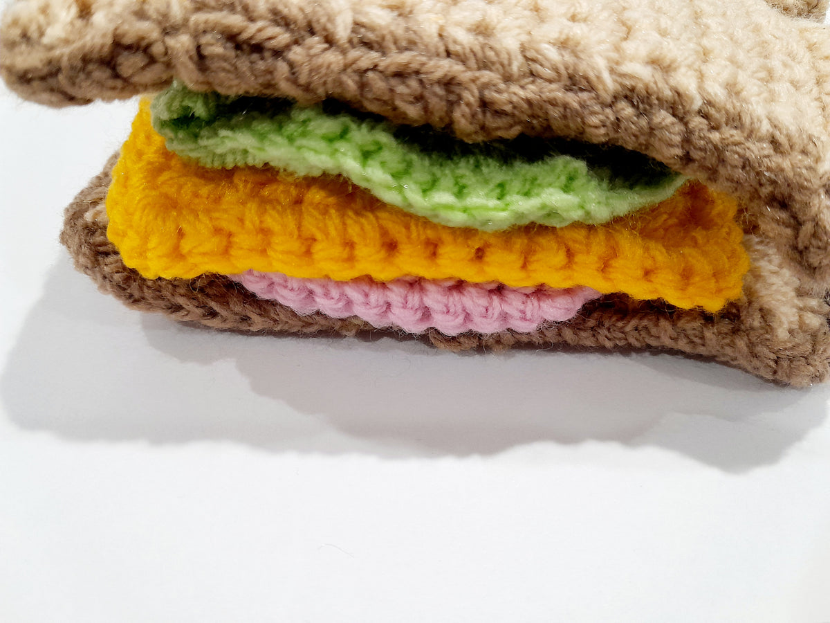 Sandwich (ham, cheese, lettuce & tomato)
