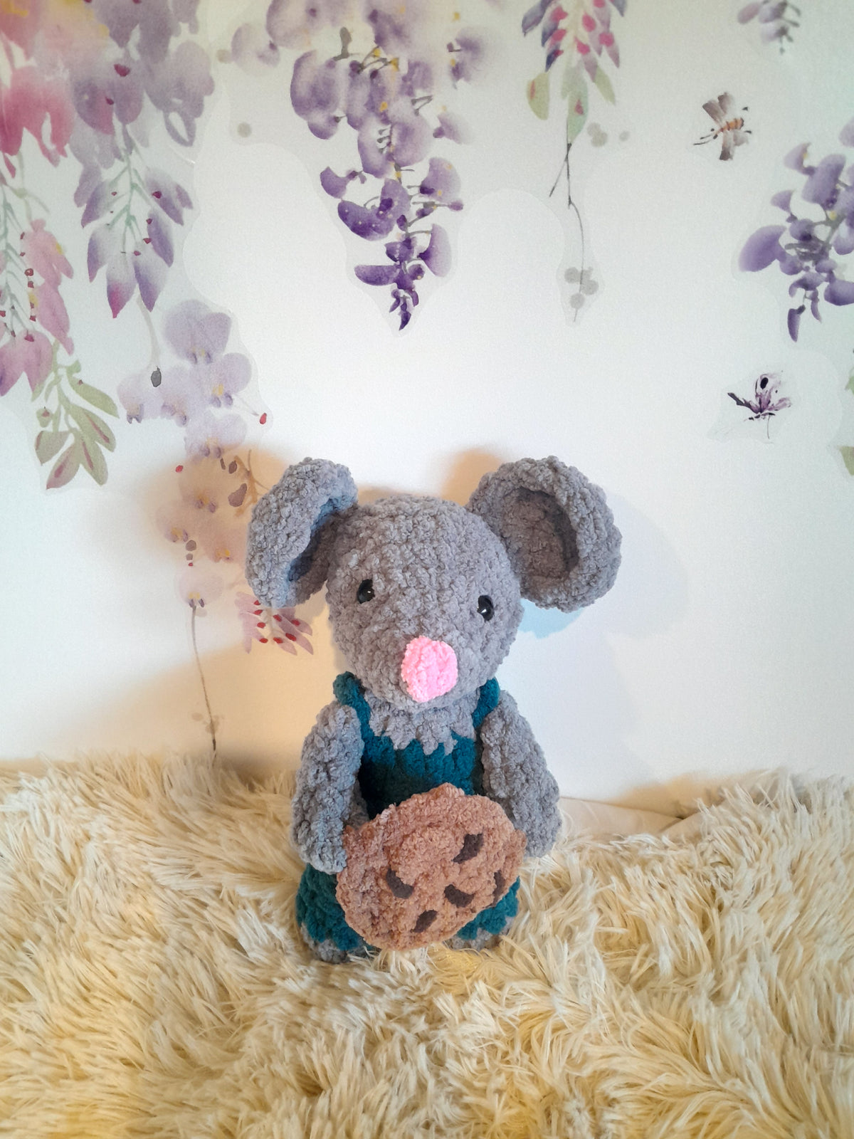 Nibbles the country mouse
